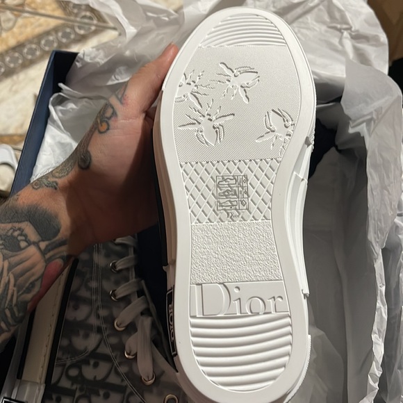 Brand new high top dior B23 size 38 which is size 5 us - Picture 3 of 5